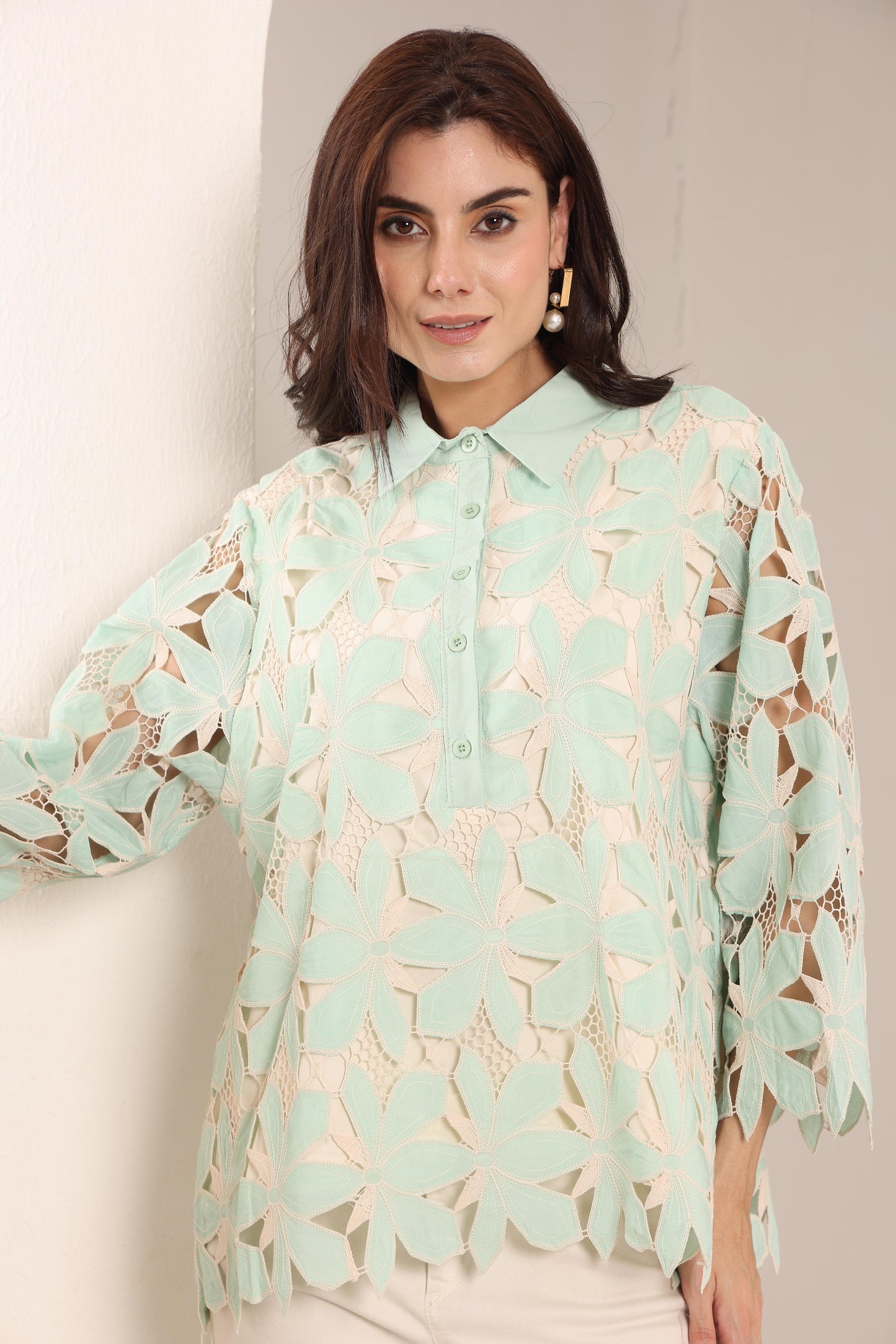 KYLIE CUTWORK BLOUSE